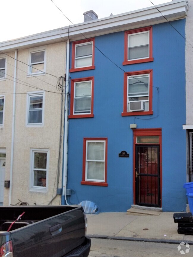 Building Photo - 186 Conarroe St