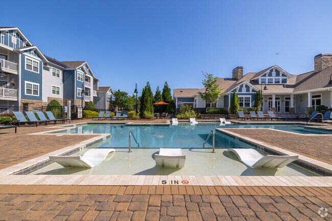 Piscina - Enclave at Bailes Ridge Apartments