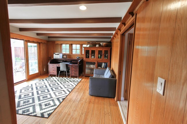 Building Photo - 1837 Chantry Dr