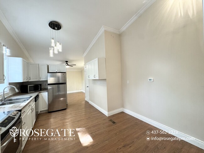 Building Photo - Spacious 2-Bedroom Main Level Apartment with Backyard & 2 Parking Spaces – Mississauga