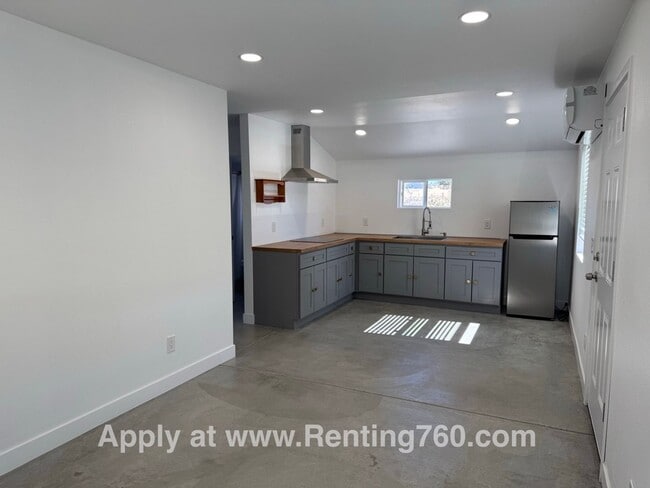 Building Photo - Modern 1 Bed 1 Bath Home!