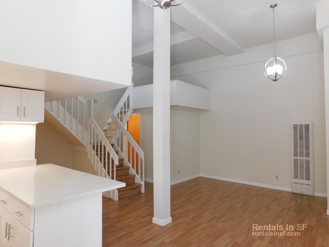 Building Photo - LARGE unique apartment with two lofts!
