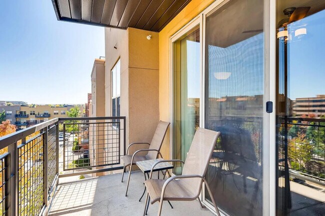 Foto del edificio - 9021 E Dry Creek Rd