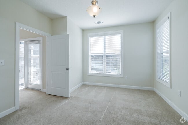 1BR, 1BA - Groves at Town Center