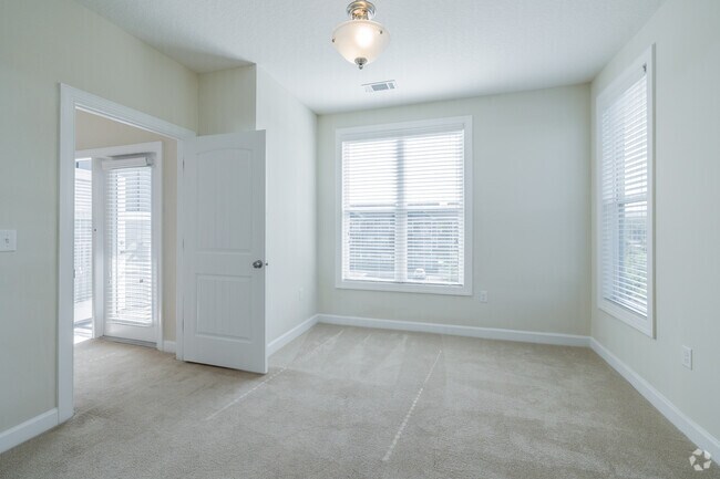 1HAB, 1BA - Groves at Town Center