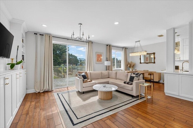 Foto del edificio - 3544 Lakewood Pl