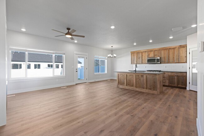 Foto del edificio - BEAUTIFUL 5 BEDROOM 4 BATH TWIN HOME IN SUGAR CITY