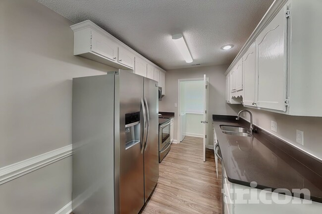 Building Photo - 809 Valley Creek Dr