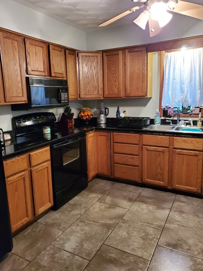 Foto del edificio - 225 S Webster Ave