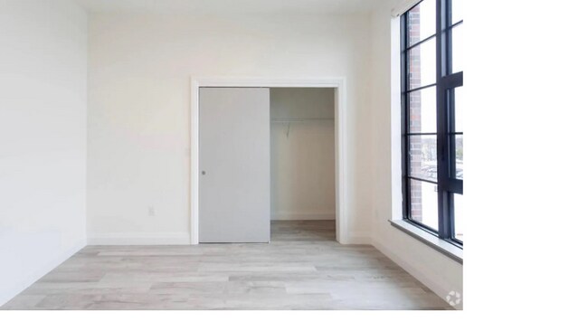 Building Photo - 247 N Goodman St