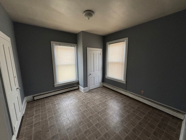 Building Photo - 1003 W Main St