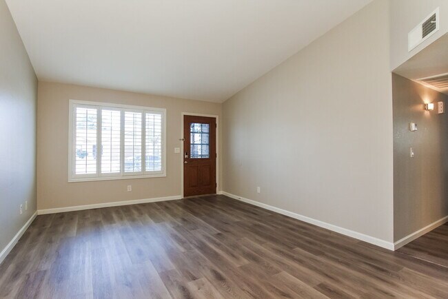 Foto del edificio - 1518 E Carter Rd