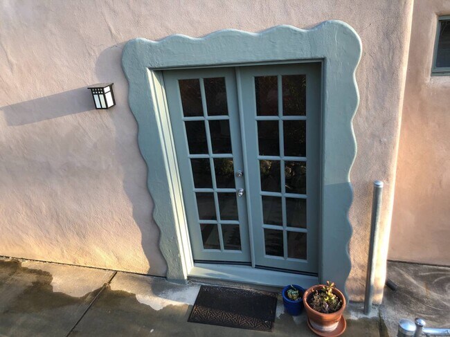 Private entrance - 1780 Alta Vista Dr