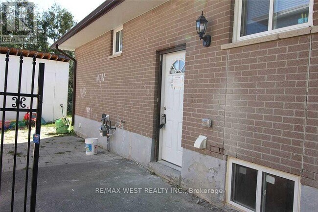 Building Photo - 53 Sutherland Ave