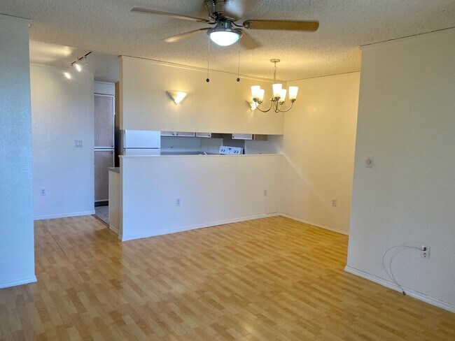 Foto del edificio - Available Now | 2 Bedroom, 1 Bathroom Apartment w/Scenic View from Enclosed Lanai | Kualana Knoll...