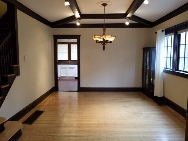 Foto del edificio - 9725 Lake Ave