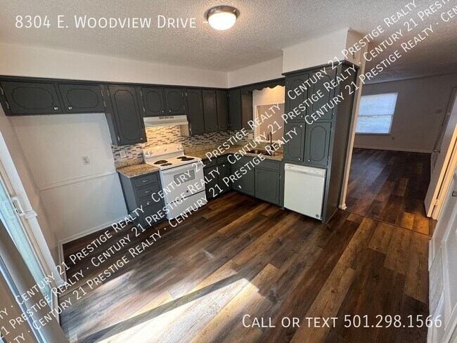 Foto del edificio - 8304 Woodview Dr N