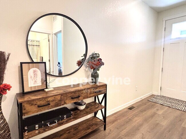 Building Photo - 9894 Ceylon St