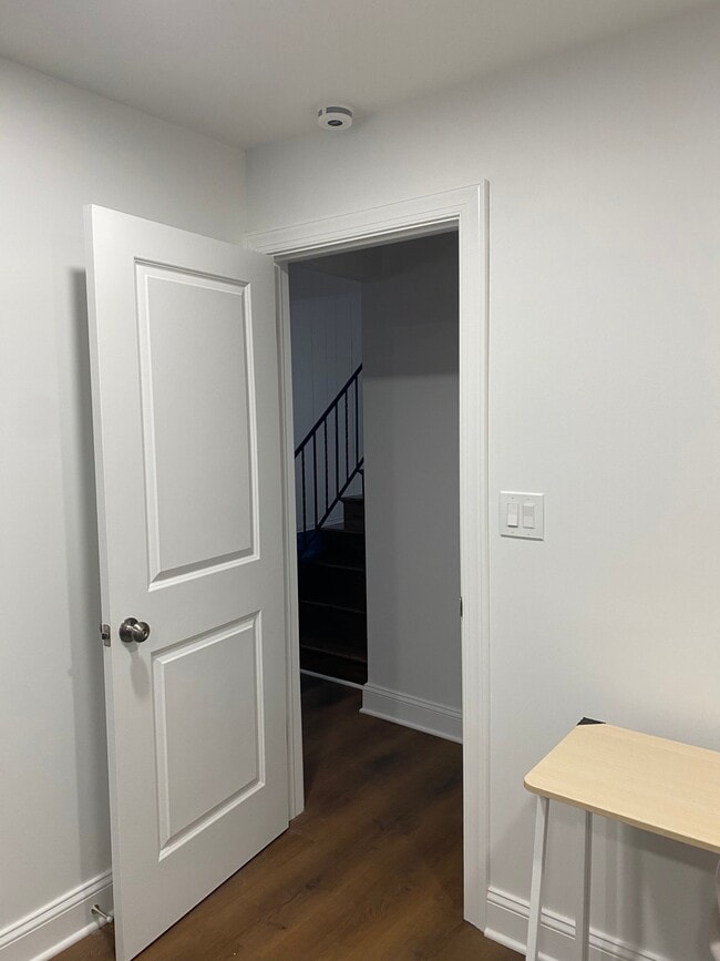 Building Photo - 2402 Parkers Ln