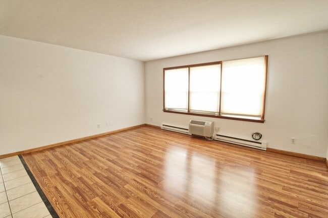 Building Photo - Carriage Court Apartments