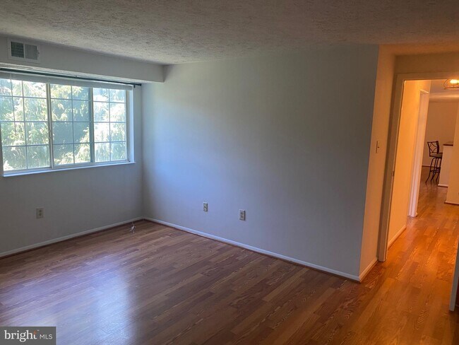 Building Photo - 12213 Peach Crest Dr