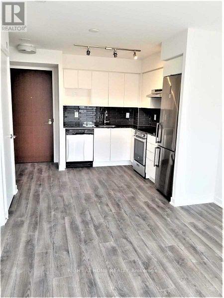 Building Photo - 120 Varna Dr