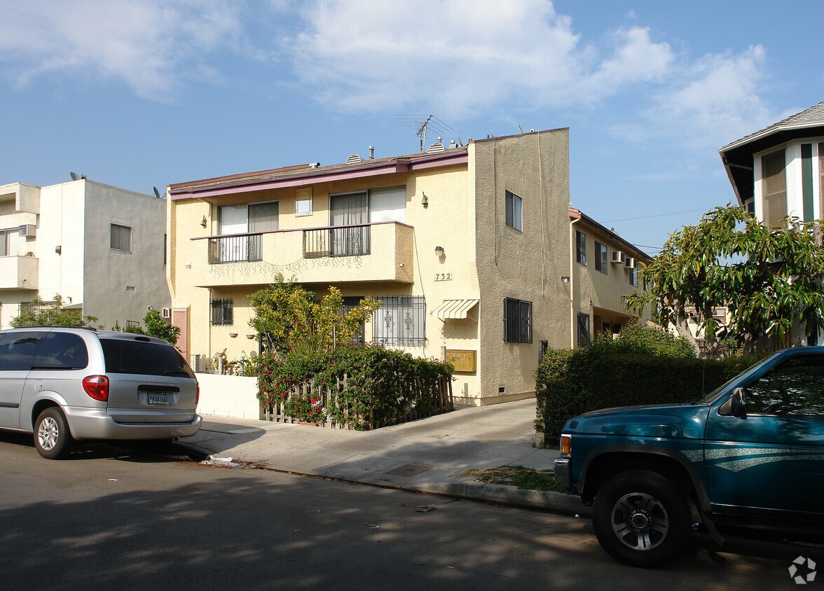 Building Photo - 732 N Kingsley Dr