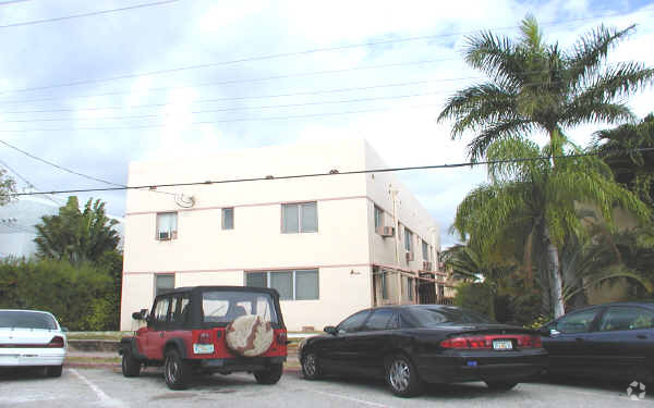 Primary Photo - Garden Apartments