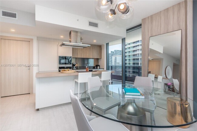 Building Photo - 1000 Brickell Plaza