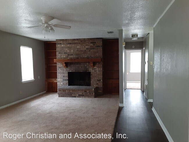 Building Photo - 3 br, 1 bath House - 9470 Normandie Dr