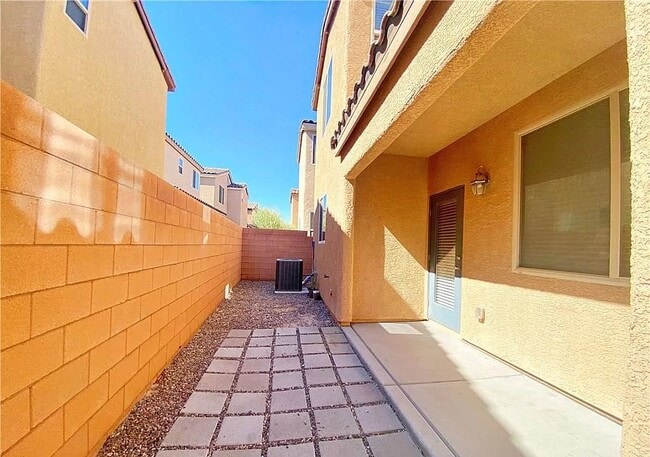 Building Photo - 7629 Jasmine Falls Dr