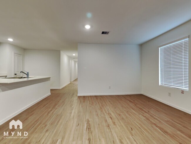 Building Photo - 21645 Balzola Ln