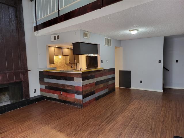 Building Photo - 7152 Fair Oaks Ave