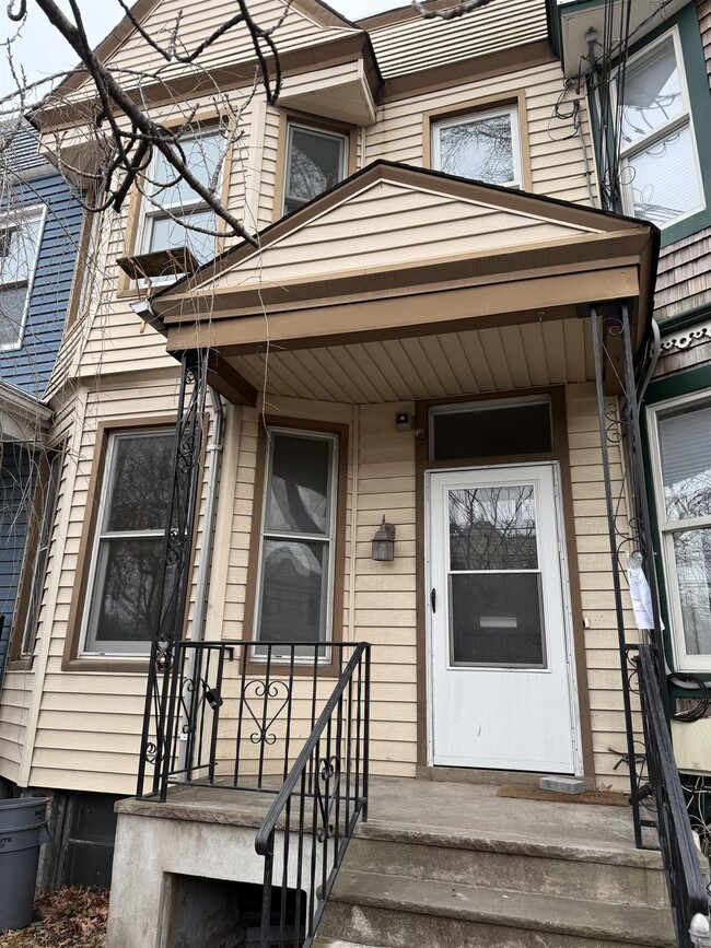 Building Photo - 664 Palisade Ave