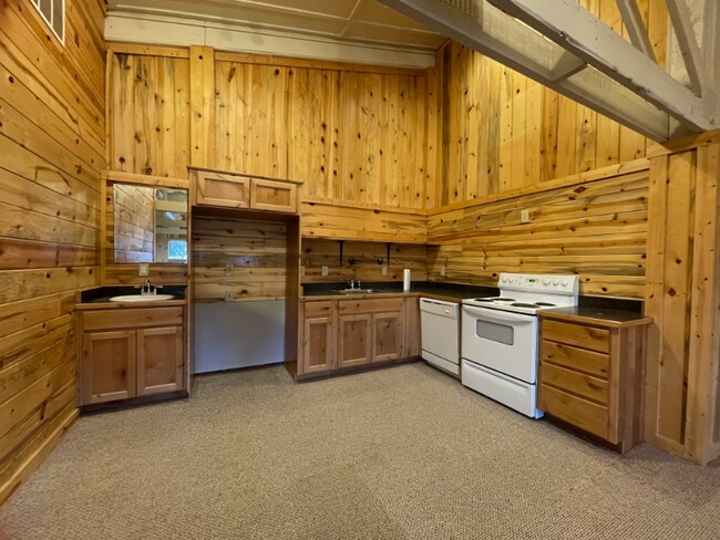 Building Photo - 61 W Cyn Trl