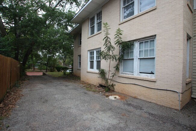 Building Photo - S Bois D Arc Duplex - Lease Up