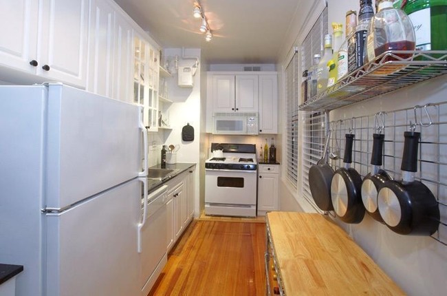 Kitchen - 28 W 69th St