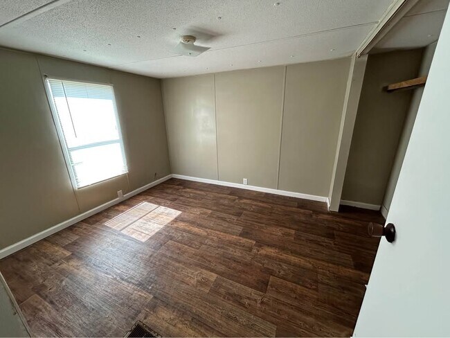 Foto del edificio - 309 Reid Ct