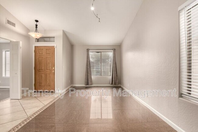Foto del edificio - 10264 E Dolphin Ave