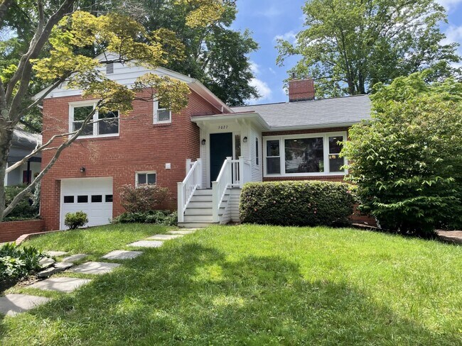Building Photo - 5027 Eskridge Terrace NW