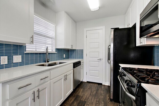 Building Photo - 6203 Hyside