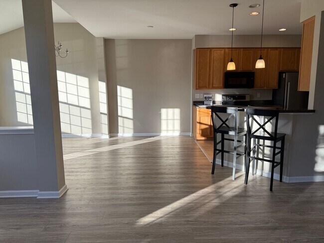 Foto del edificio - Spacious, Upgraded End-Unit Townhome with ...