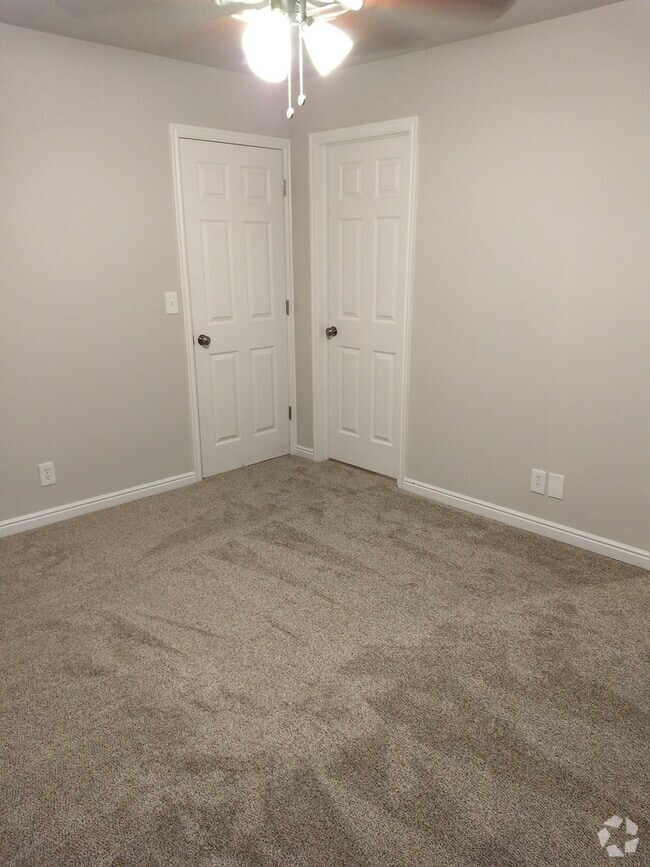 Building Photo - 438 N Stone Mountain Dr