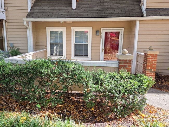 Building Photo - Stunning 2br/2bth condo in North Bethesda,...