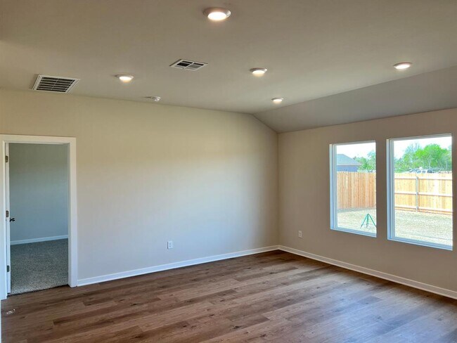 Building Photo - 2909 Firefly Dr