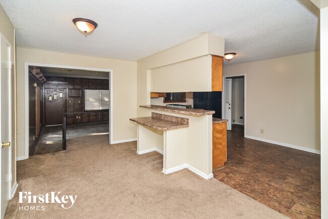 Building Photo - 2561 McArthur Dr