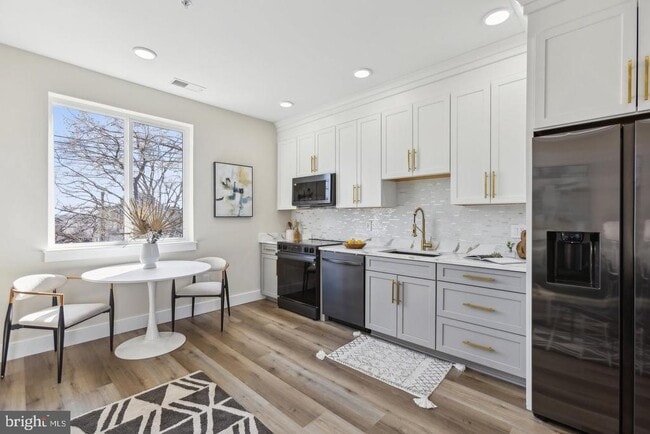 Foto del edificio - 1016 Rhode Island Ave NE