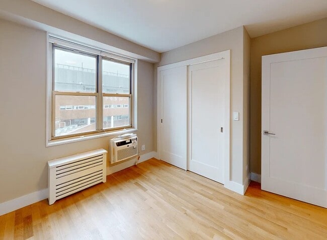 Building Photo - 378 Greenwich St