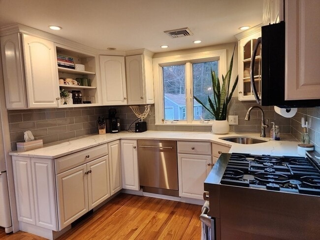 Kitchen - 474 Tremont St