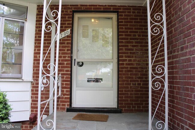 Foto del edificio - 7700 Newmarket Dr